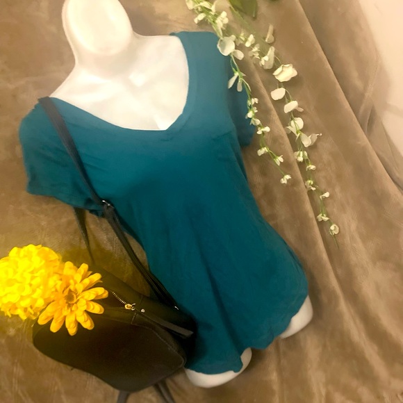 ✨🎀EXPRESS POCKET TEE🎀✨ - Picture 2 of 8